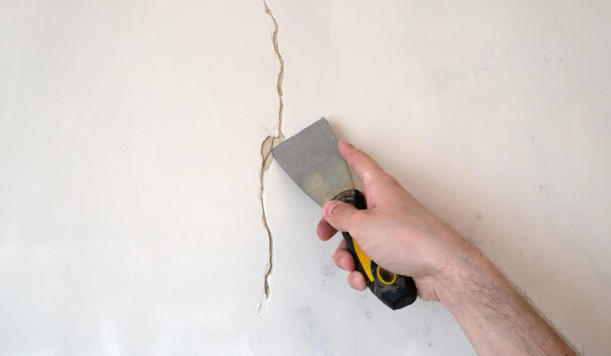 How to repair drywall walls yourself like a professional?