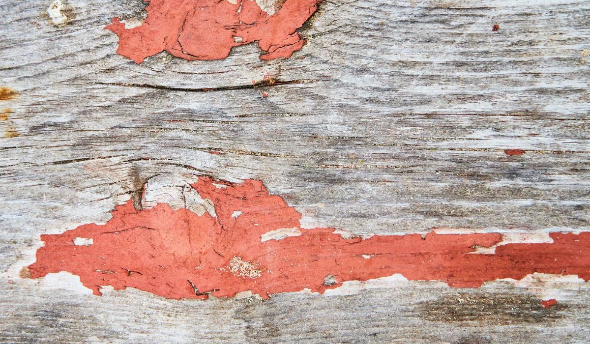 chemische Entfernung von Farbe aus Holz